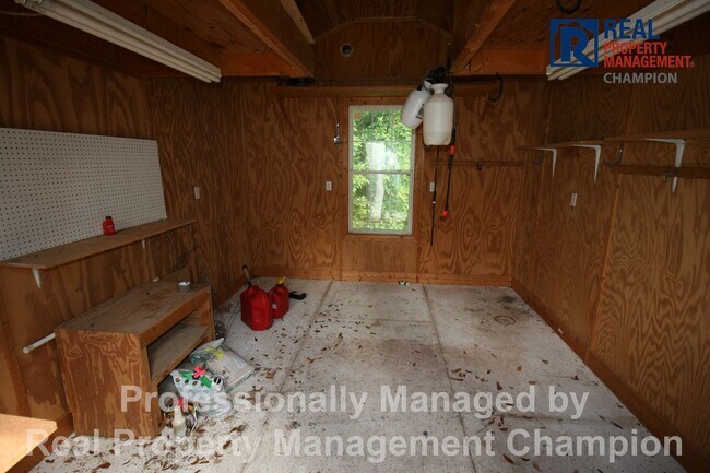 Building Photo - Spacious Home w/Community Access to Intra-...