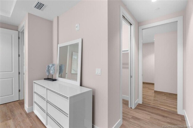 Building Photo - 41 SW Seminole St