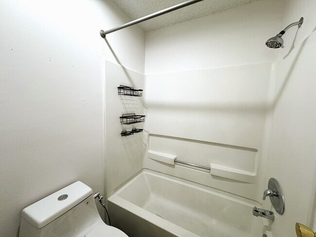 Building Photo - 2608 Grassy Point Dr