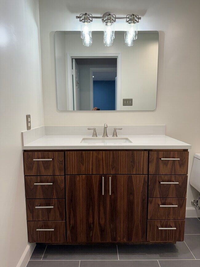 Building Photo - 1303 Golden Pl