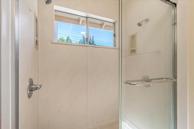 Building Photo - Available for July 1st Move In