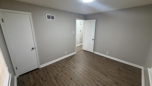 Building Photo - 1430 Golden Dr