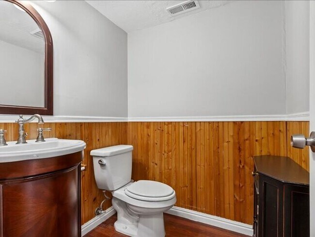 Building Photo - Salt Lake 3 bed 2 bath Family home