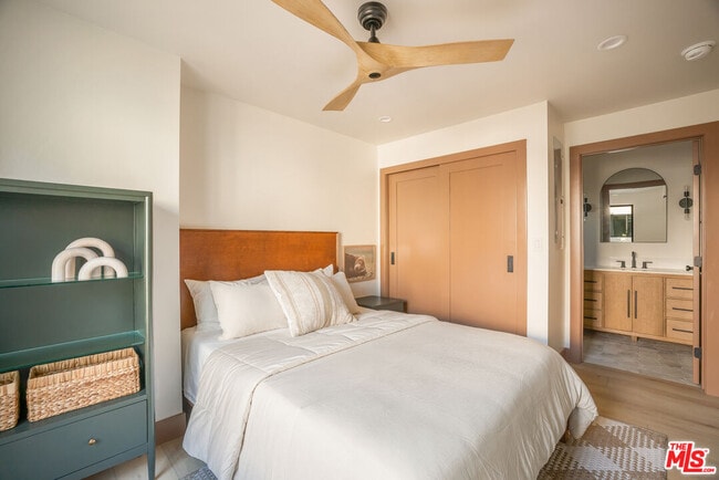 Building Photo - 1031 Havenhurst Dr