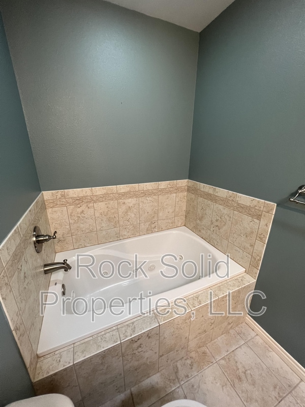 Building Photo - 6003 Crow Rd