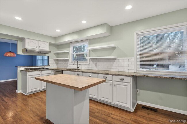 Building Photo - 126 Orchardale Dr