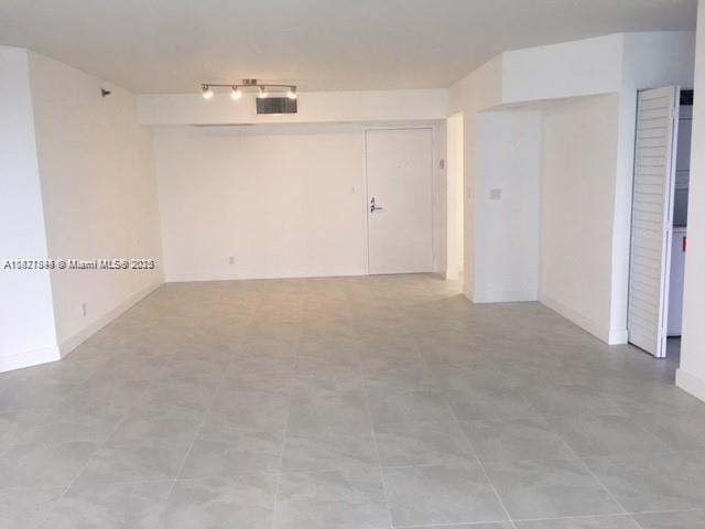 Building Photo - 3600 Mystic Pointe Dr