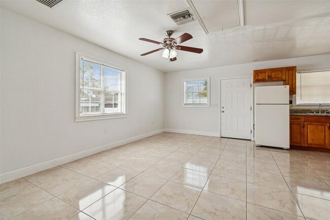 Building Photo - 1705 W Norfolk St