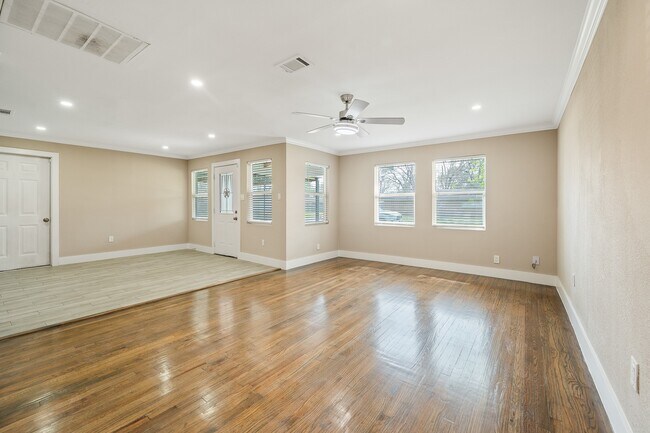 Building Photo - 2222 Peppermill Rd