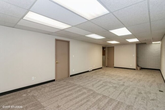 Building Photo - $3,000 | 5 Bedroom, 2.5 Bathroom House | N...