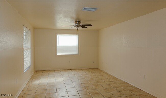 Building Photo - 1366 Nimrod St