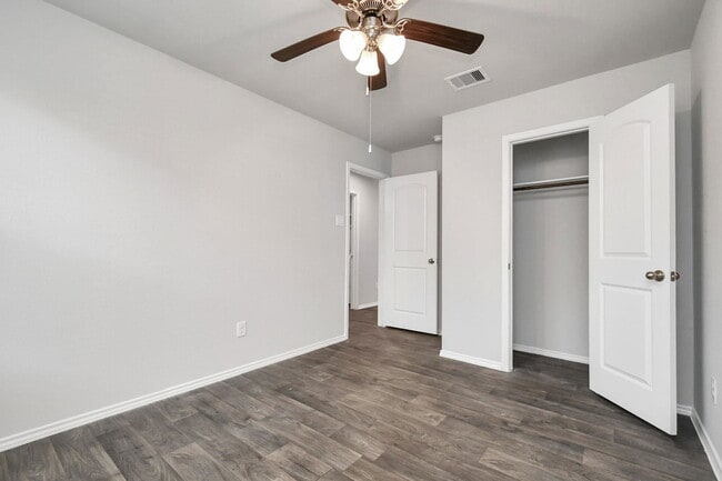 Building Photo - 9878 Laurel Lake Dr