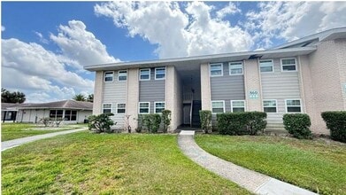 Building Photo - 860 Sky Lake Cir