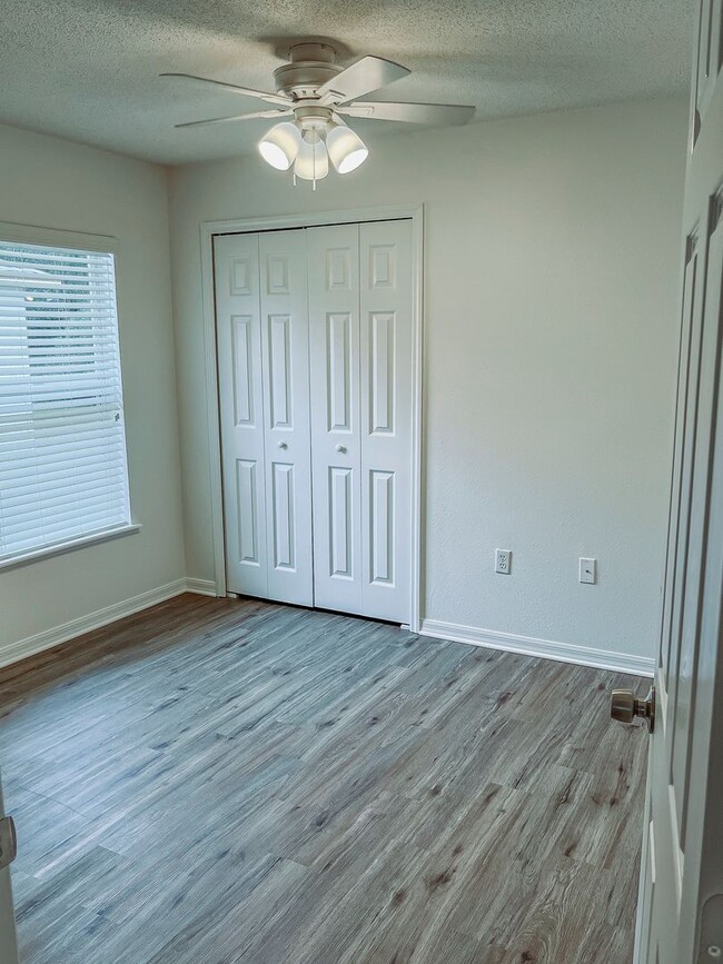 Building Photo - North Lakeland Rental Home!