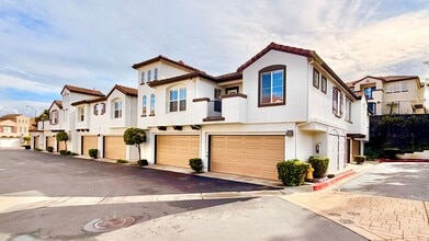 Building Photo - Bright & Lovely Two Story Townhome in the VistaMonte at San Luis Rey HOA Community of Oceanside!