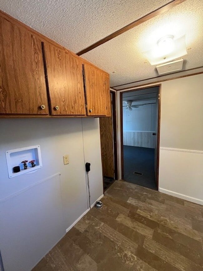 Building Photo - Welcome to this charming 2-bedroom, 1.5-bathroom home located in the desirable area of Leland, NC