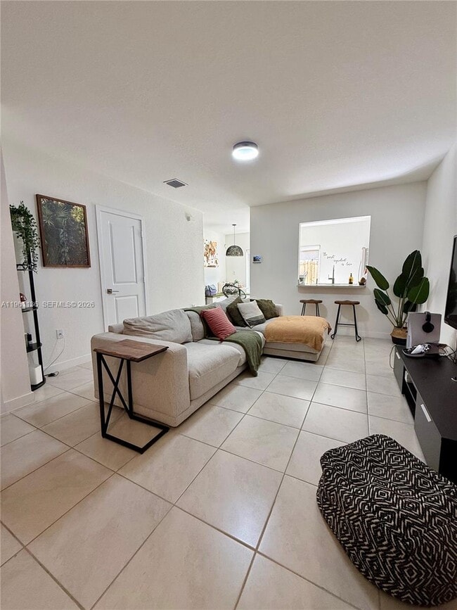 Building Photo - 487 NE 5th St