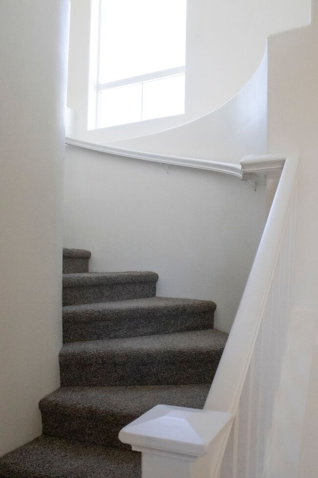 Building Photo - 3 bedroom 2.5 bathroom two-story rental in...