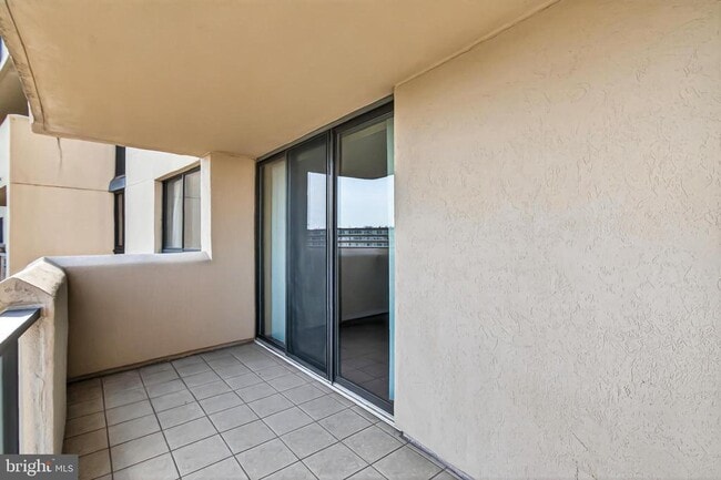 Building Photo - 1101 S Arlington Ridge Rd