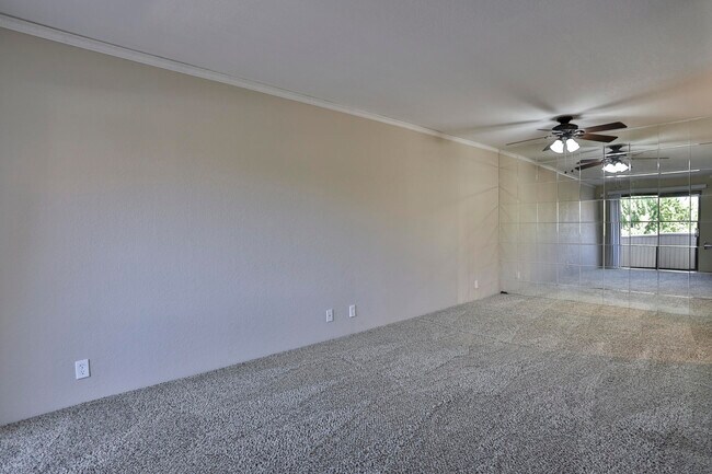 Building Photo - 2820 N Arcadia Ct