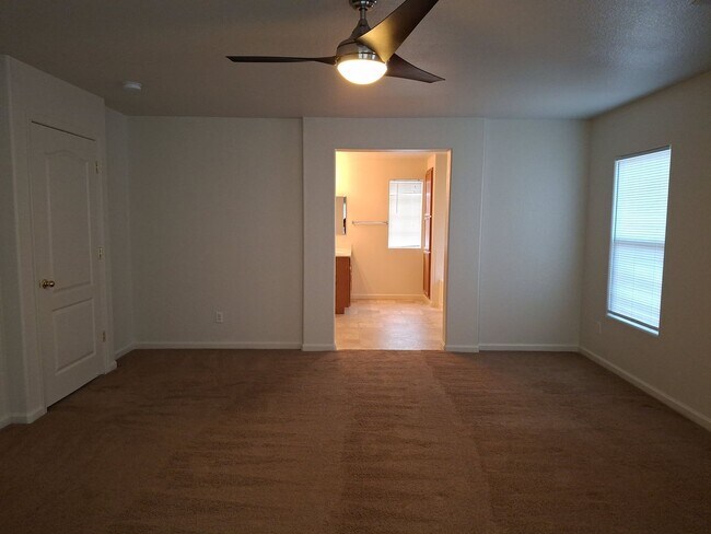 Building Photo - Lincoln Crossing, 2 Story 4 Bedroom, 2.5 bath, 2225sqft, Access to Lincoln Crossing Clubhouse Poo...