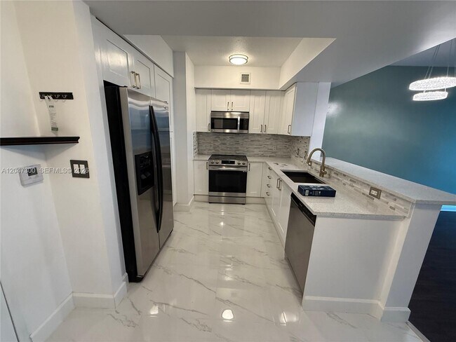 Building Photo - 1745 E Hallandale Beach Blvd