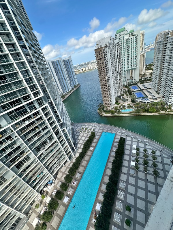 Building Photo - 495 Brickell Ave