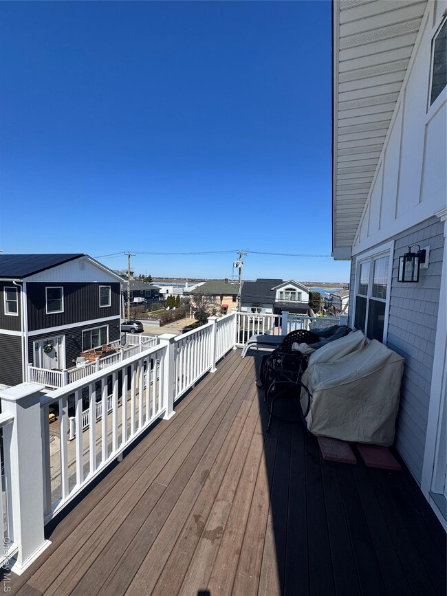 Building Photo - 102 Florida St