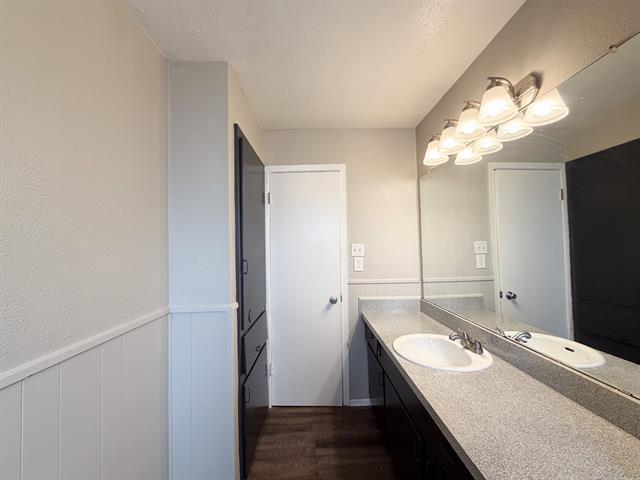 Building Photo - 304 Clary Dr