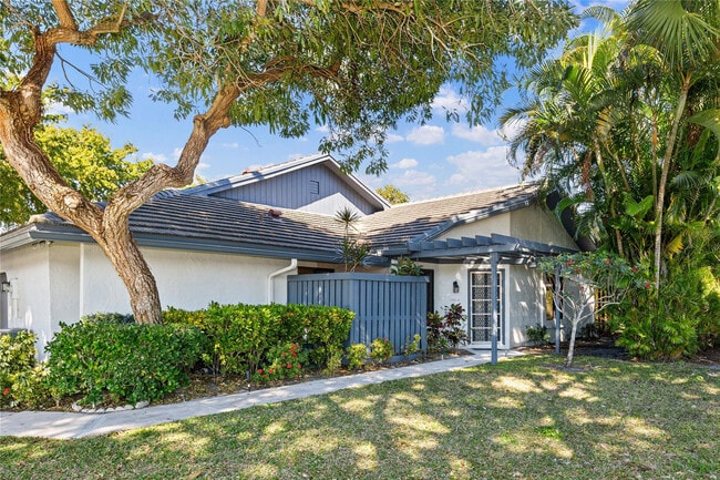 Building Photo - 5051 Pine Dr