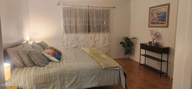 Building Photo - 520 Palm Springs Blvd