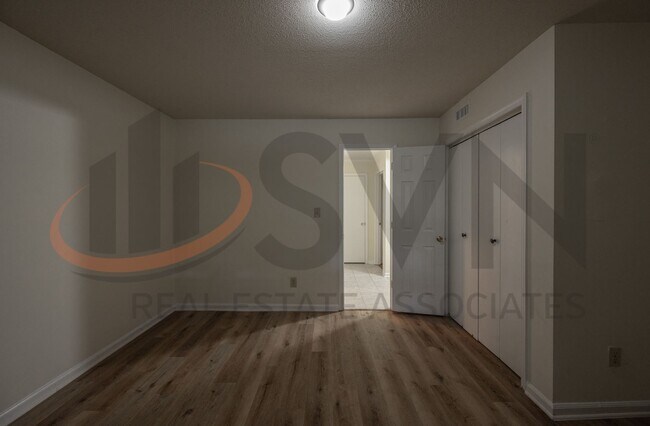 Building Photo - Spacious 2BR, 2BA Condo in Desirable Chapel Hill Community