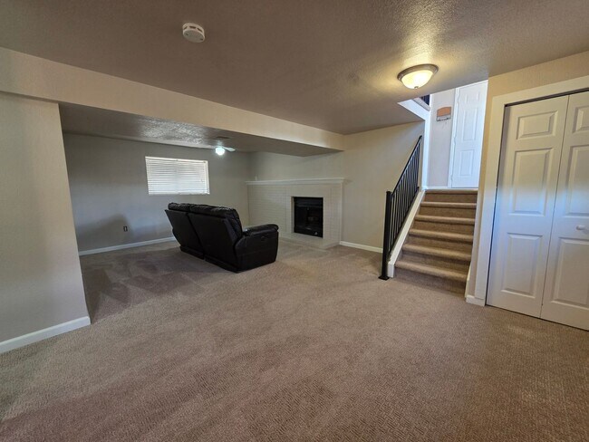 Building Photo - Beautiful 4 Bed, 2 Bath Home In The Heart Of Colorado Springs!!!