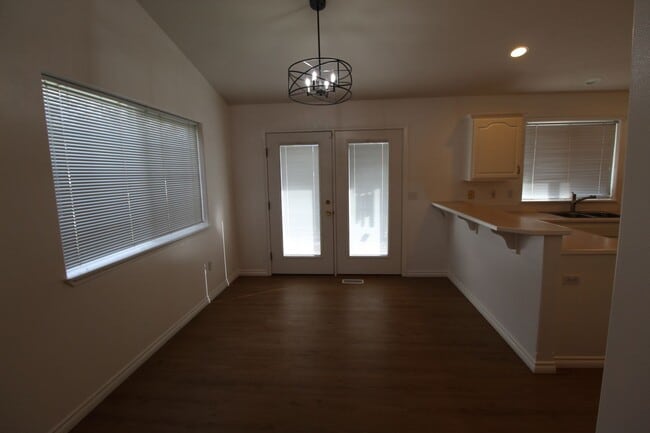 Building Photo - 3922 E Siskin Ln