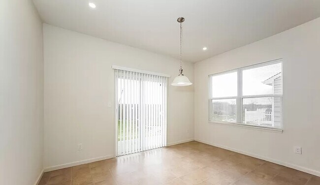 Building Photo - 15268 Royal Grove Dr