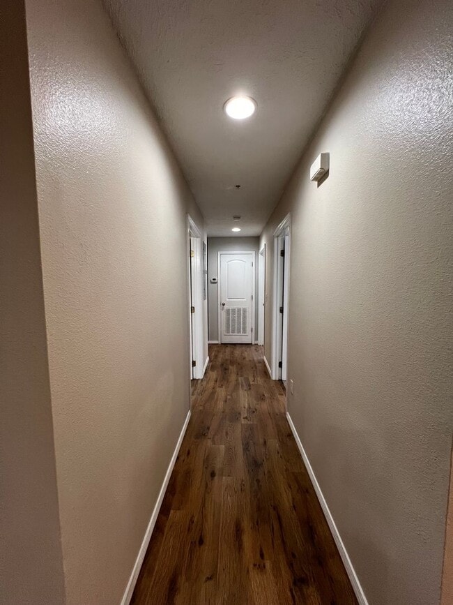 Building Photo - 105 Garden Cir