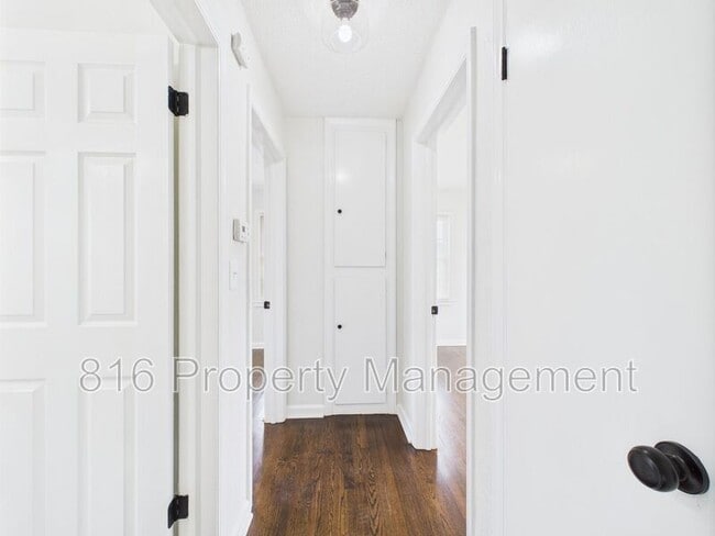 Building Photo - 1526 E Sea Ave