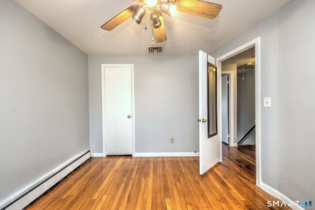 Building Photo - 1 Cora St