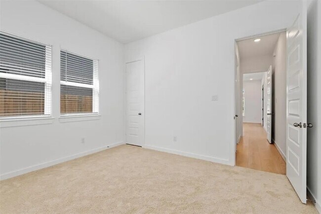 Building Photo - 8294 Boundary Waters Dr