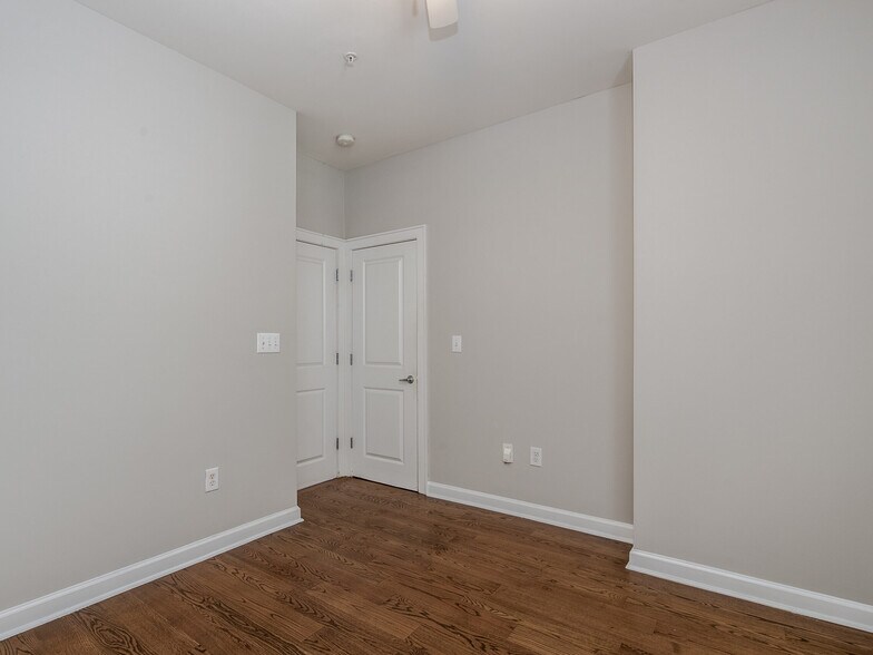 Building Photo - 640 Garden District Dr