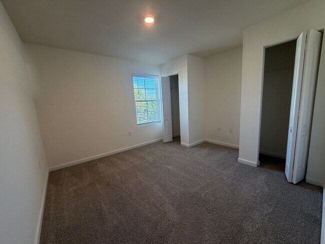 Building Photo - 3/2.5 Townhome in Bridgewater Community
