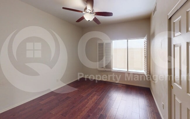 Building Photo - 990 S Avenida Los Reyes