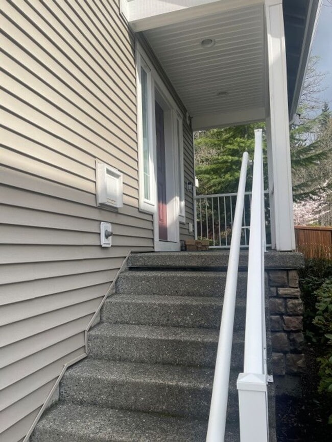 Building Photo - 3bd/2.5ba Lynnwood Townhome