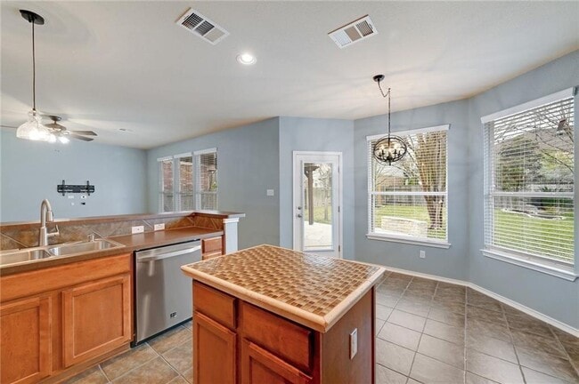 Building Photo - 932 Rusk Rd