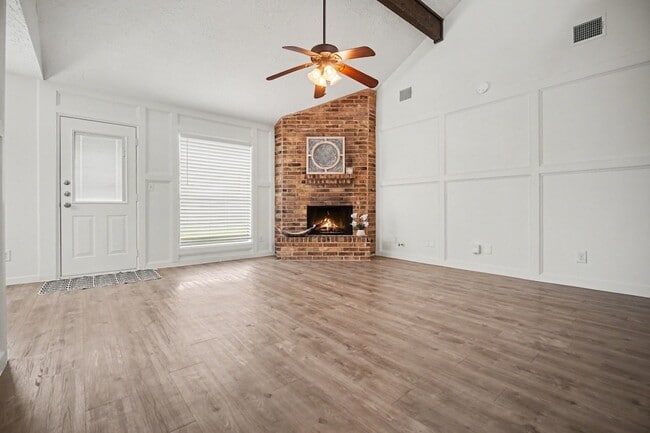 Building Photo - 1227 Mission Dr