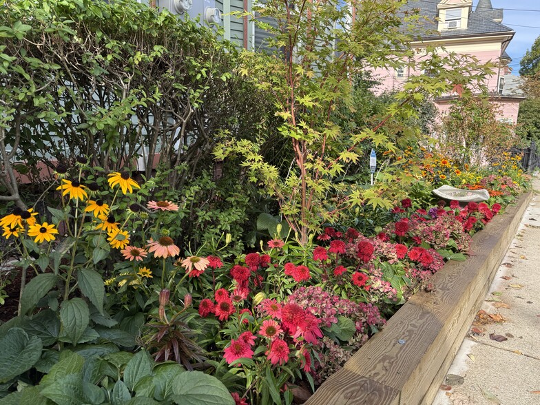 Building Photo - 96 Munroe St