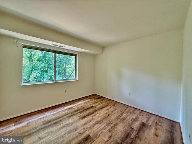 Building Photo - 12204 Braxfield Ct