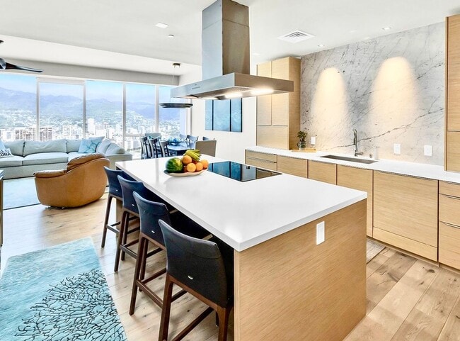 Building Photo - Spectacular 3 bedroom 3 bath Penthouse in the Kakaako Area
