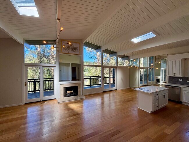Building Photo - 6207 Westover Dr