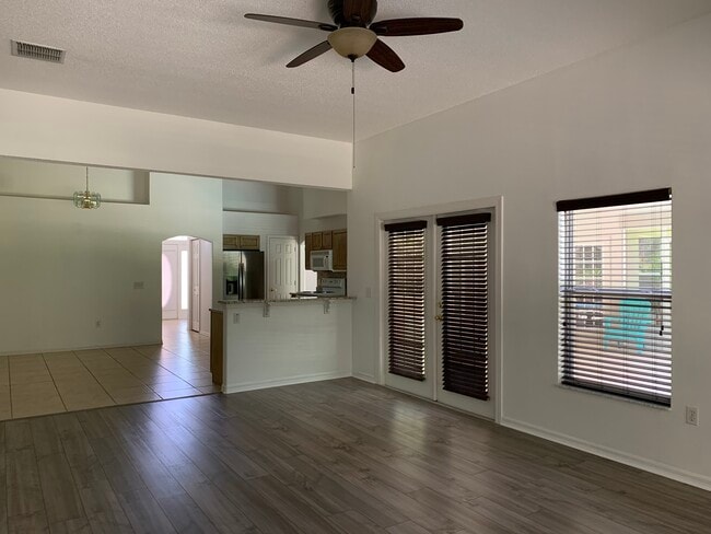Building Photo - 231 Shady Oak Loop